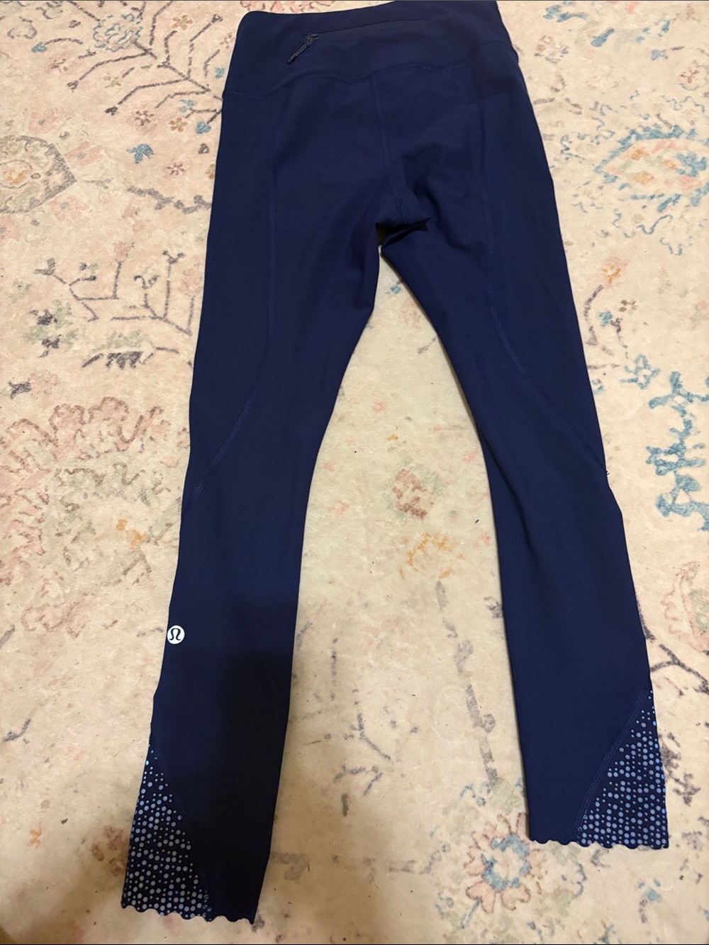Lululemon Tight Stuff Tight II 25"
Jet Stream. Size 2. Like New!
